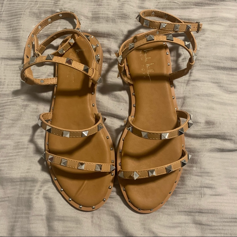 NWOT Nicole Miller NY Tan Studded Sandals